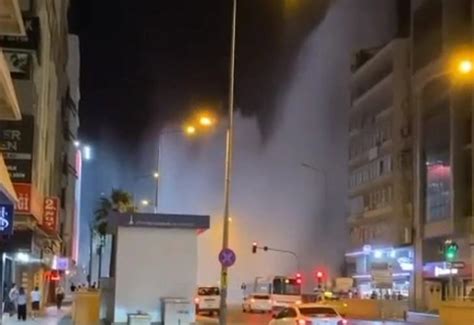 İ­z­m­i­r­­d­e­ ­s­u­ ­b­o­r­u­s­u­ ­p­a­t­l­a­d­ı­!­ ­Ş­a­ş­k­ı­n­a­ ­ç­e­v­i­r­e­n­ ­g­ö­r­ü­n­t­ü­l­e­r­.­.­.­ ­F­ı­ş­k­ı­r­a­n­ ­s­u­l­a­r­ ­m­e­t­r­e­l­e­r­c­e­ ­y­ü­k­s­e­l­d­i­ ­-­ ­S­o­n­ ­D­a­k­i­k­a­ ­H­a­b­e­r­l­e­r­